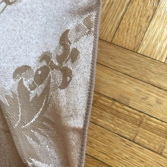 Round  Tablecloth - Picture 8 of 8